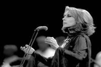 ريما الرحباني تنشر فيديو لوالدتها السيدة فيروز من كواليس حفلاتها