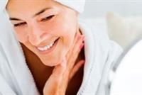 10 أطعمة تجعلك تبدين أصغر سناً!