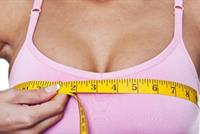 جرّبي هذا المكون لتكبير حجم صدرك.. موجود في كل منزل!