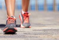 المشي السريع يوميًا أفضل وسيلة للوقاية من مرض الزهايمر