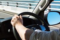  لماذا يقود شعوب بعض الدول على الجانب الأيسر من الطريق؟