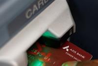  بالفيديو: لحظة صادمة عند سرقة ماكينة صرف آلي 