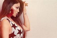  بالفيديو: هيفا وهبي تتمايل رقصاً مع هذا الرجل