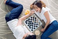 كيف يمكن ان تغري زوجك؟ اكتشفي ابرز الأساليب