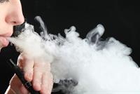 السجائر الإلكترونية تحتوى على مواد كيميائية سامة