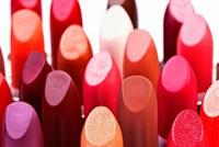 أضرار احمر الشفاه على الصحة 