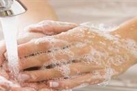 خطأ شائع يرتكبه معظمنا عند غسل الأيدي!