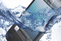  إذا سقطَ هاتفك بالماء.. 8 خطوات لإصلاحه و4 محظورات ابتعد عنها