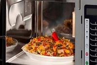  نصائح لا تهملوها عند تسخين الطعام في المايكرويف! 