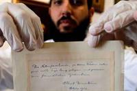  مذكرة بخط يد أينشتاين بـ6100 دولار.. هذا ما جاء فيها