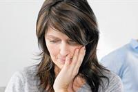 امرأة تطلق زوجها بعدما اكتشفت ما فعله بملابسها