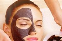 قناع الفحم.. فوائد سحرية للبشرة وهذه طريقة تحضيره في المنزل