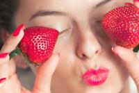 قناع الفراولة لعلاج المسام الواسعة
