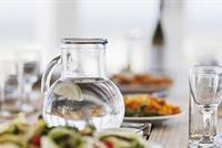 أضرار وفوائد شرب الماء أثناء الأكل