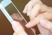 تحذير لكلّ فتاة.. إذا قضيتِ ساعة على مواقع التواصل هذا ما تفقدينه!