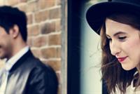 رغم بُعد المسافات.. خطوات تضمنُ لكِ بقاء علاقة الحبّ متوهِّجة! 