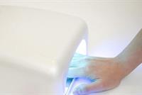 طلاء الأظافر الدائم يسبب مشاكل كثيرة