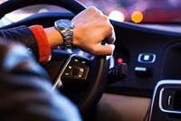 لمن يقودون السيارات وهم تحت الـ20.. معلومات هامة يجب أن تعرفوها!