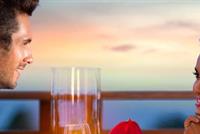 خطواتٌ يعمدُ إليها الرجل لكسر الجليد في الموعد الغرامي الأول.. اعرفيها