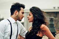  هل تريدين ان تكتشفي ان كان صديقك يحبك؟ اقرأي هذا الخبر 