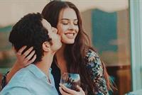  8 صفات في النساء تخطف قلوب الرجال.. هل تمتلكينها؟ 