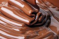  بالفيديو- نهر من الشكولاته يتسبّب بقطع طريق...