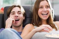 زوجكِ لا يغازلكِ؟.. إليكِ الحل!