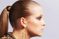  احذري ربط شعركِ بتسريحة 