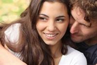 لهذه الأسباب يؤثر صوت الرجل على المرأة!