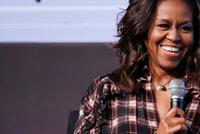 بسبب بشرتها السوداء.. ميشيل أوباما تحكي معاناتها!