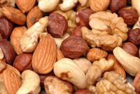 تناول المكسرات للوقاية من امراض القلب