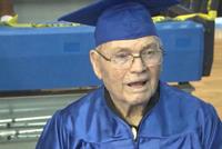  خريج مدرسة ثانوية في عمر الـ92 !! 