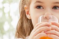  تناول طفلك عصير البرتقال في الصباح يعرّضه لهذا الخطر! 