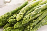  7 أسبابٍ تجعل من الهليون غذاء مدهشاً للرجيم