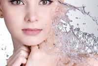  للمياه الغازية فوائد غير متوقعة على البشرة.. إستفيدي منها 