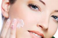 ما هي الأطعمة الّتي تَجعلُك تبدين أصغر سنًّا؟!