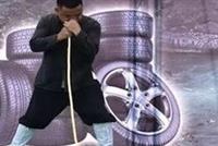  بالفيديو: نفخ 12 إطاراً بأنفه في دقيقتين ونصف الدقيقة 