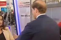  مذيعة روسية تفقد الوعي مباشرة على الهواء خلال مقابلةٍ مع وزير