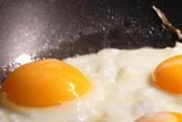 أسرار بسيطة لتحضير وجبة بيض مقلي مثالية