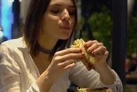 تجنبوا تناول هذه الأطعمة على العشاء لتنعموا بنوم مريح