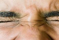 لماذا لا نشعر بالظلام أثناء رمش العيون؟