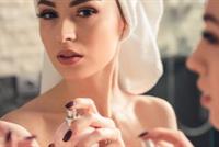 حيل تجعل عطرك يدوم لفترة أطول