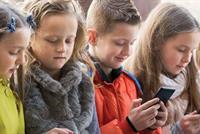 كيف تؤذي «السوشل ميديا» أطفالنا؟