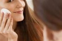 3 طرق سهلة لتنظفي بشرتك في المنزل!