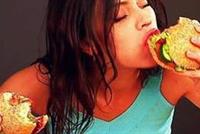  إحذروا.. 12 خطأ خلال الأكل قد تدمر صحتكم