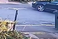  بالفيديو.. امرأة تركض خلف سيارتها المسروقة 