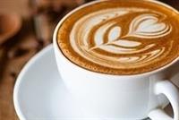 تناول القهوة ساخنة أم باردة... أيهما أفضل؟