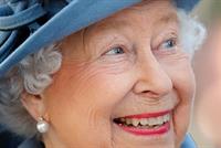  من هو الشخص الذي لا تسافر الملكة إليزابيث من دونه؟