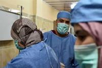  بالفيديو: لن تصدقوا ماذا أخرج الطبيب من شفاهها!