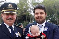  ليس في لبنان.. مدير امن يكافئ شرطياً لقيامه بتسطير مخالفة بحق ابنته! 